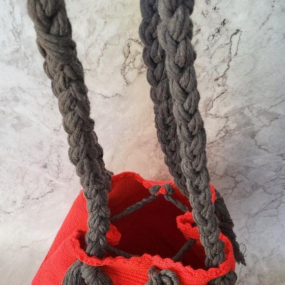 Wayuu handmade bag with large tassel solid colors azalea and grey - Picture 3 of 6